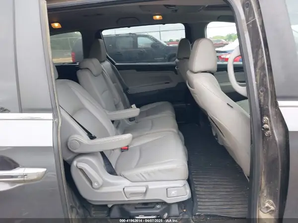 5FNRL6H81JB006307 2018 HONDA ODYSSEY - Image 8
