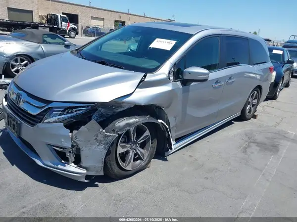 5FNRL6H81JB022975 2018 HONDA ODYSSEY - Image 2