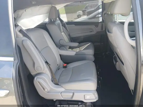 5FNRL6H82JB044306 2018 HONDA ODYSSEY - Image 8