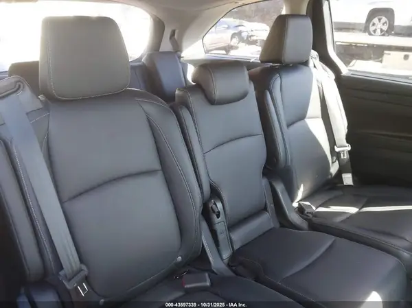 5FNRL6H82RB002715 2024 HONDA ODYSSEY - Image 8