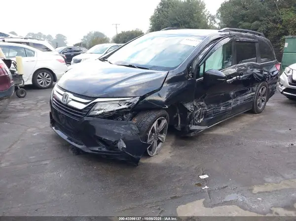 5FNRL6H85JB000784 2018 HONDA ODYSSEY - Image 2