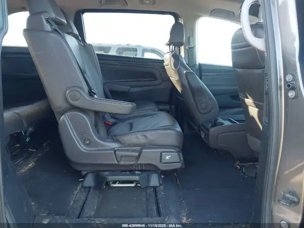 5FNRL6H85JB076120 2018 HONDA ODYSSEY - Image 8