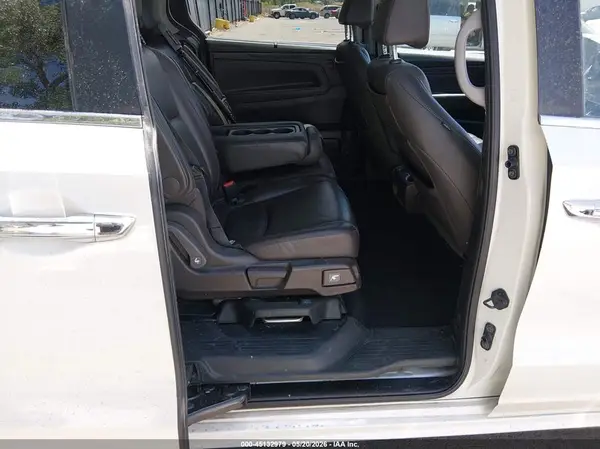 5FNRL6H86JB011650 2018 HONDA ODYSSEY - Image 8