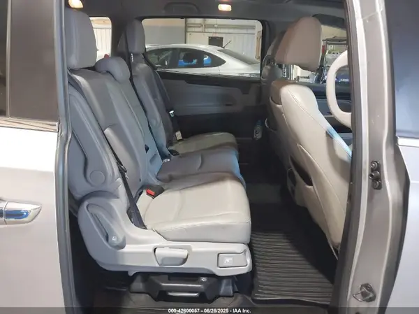 5FNRL6H88JB069100 2018 HONDA ODYSSEY - Image 8