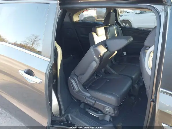 5FNRL6H8XJB008475 2018 HONDA ODYSSEY - Image 8