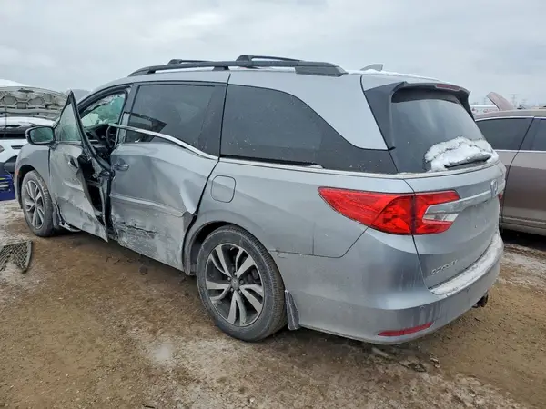 5FNRL6H91JB002833 2018 HONDA ODYSSEY - Image 2