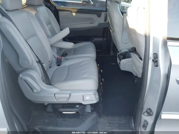5FNRL6H91JB099497 2018 HONDA ODYSSEY - Image 8