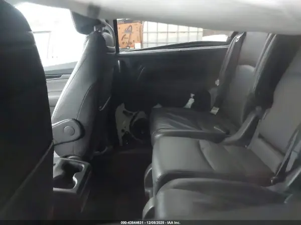 5FNRL6H94JB001840 2018 HONDA ODYSSEY - Image 8