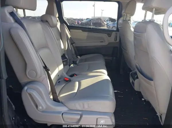 5FNRL6H94JB018640 2018 HONDA ODYSSEY - Image 8