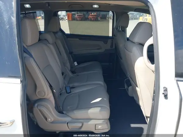 5FNRL6H94JB086517 2018 HONDA ODYSSEY - Image 8