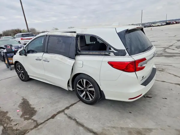 5FNRL6H94JB097016 2018 HONDA ODYSSEY - Image 2
