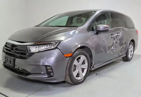 5FNRL6H95JB010868 2018 HONDA ODYSSEY - Image 2