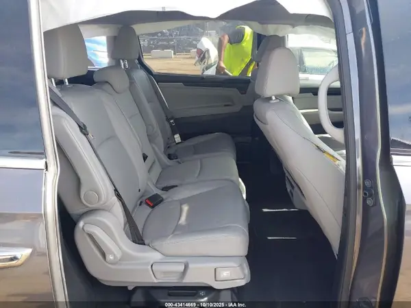 5FNRL6H95KB002402 2019 HONDA ODYSSEY - Image 8