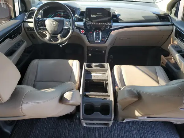 5FNRL6H96JB010085 2018 HONDA ODYSSEY - Image 8