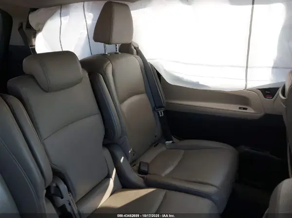 5FNRL6H98JB042262 2018 HONDA ODYSSEY - Image 8