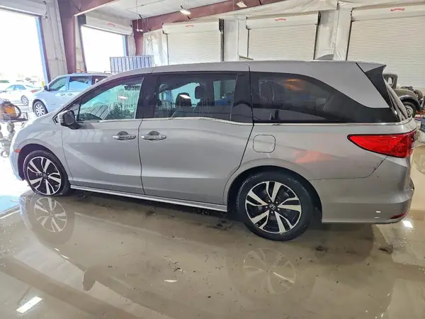 5FNRL6H98JB086536 2018 HONDA ODYSSEY - Image 2