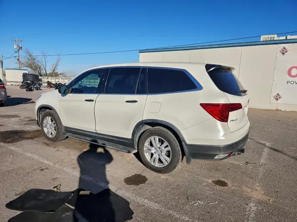 5FNYF5H12HB026124 2017 HONDA PILOT - Image 2