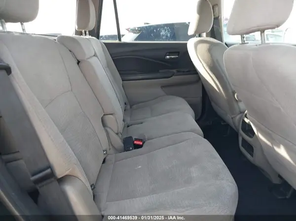 5FNYF5H14HB003024 2017 HONDA PILOT - Image 8