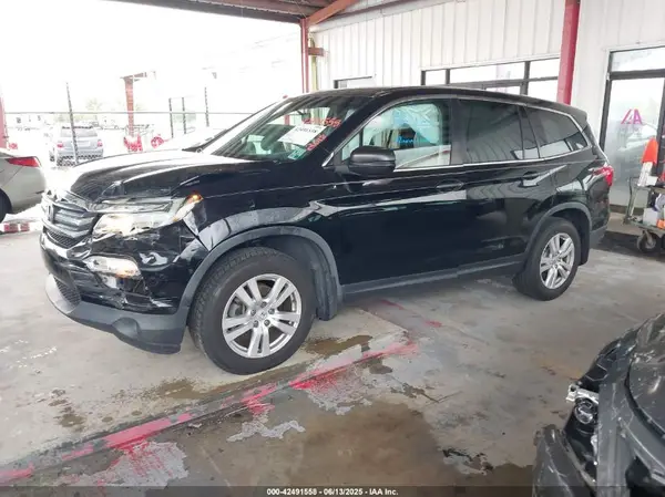5FNYF5H17JB002374 2018 HONDA PILOT - Image 2