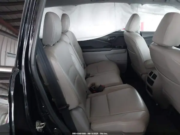 5FNYF5H17JB002374 2018 HONDA PILOT - Image 8
