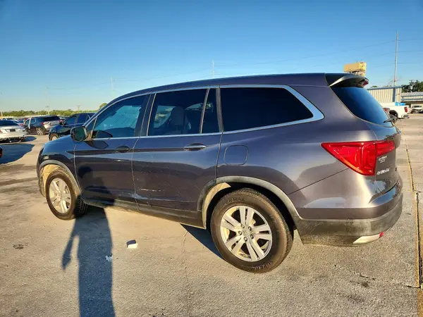 5FNYF5H18HB003821 2017 HONDA PILOT - Image 2