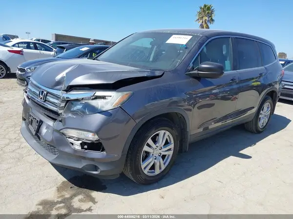5FNYF5H18JB004621 2018 HONDA PILOT - Image 2