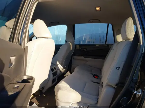 5FNYF5H1XHB003108 2017 HONDA PILOT - Image 8