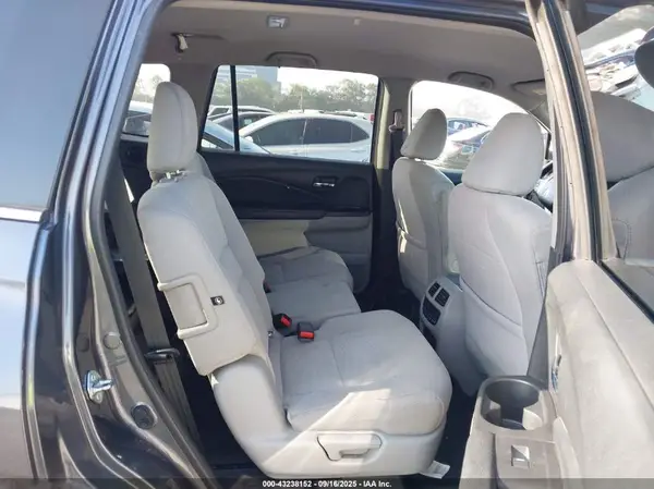 5FNYF5H32HB030661 2017 HONDA PILOT - Image 8
