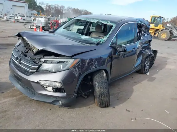 5FNYF5H34JB002429 2018 HONDA PILOT - Image 2