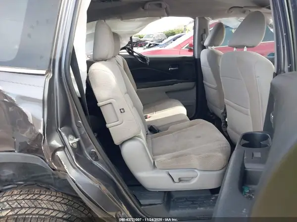 5FNYF5H34JB002429 2018 HONDA PILOT - Image 8