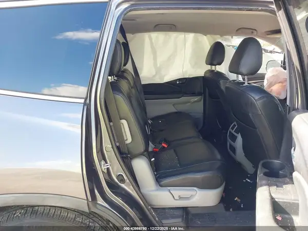 5FNYF5H37JB015014 2018 HONDA PILOT - Image 8