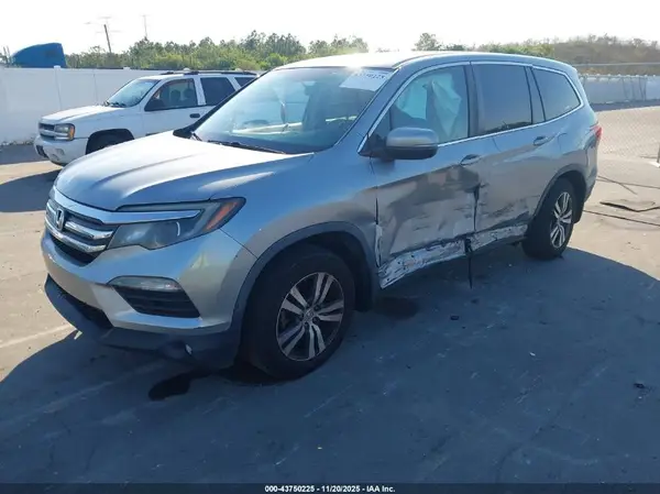 5FNYF5H37JB029205 2018 HONDA PILOT - Image 2