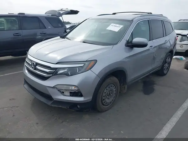 5FNYF5H38JB012817 2018 HONDA PILOT - Image 2