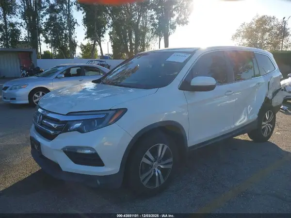 5FNYF5H50HB018638 2017 HONDA PILOT - Image 2