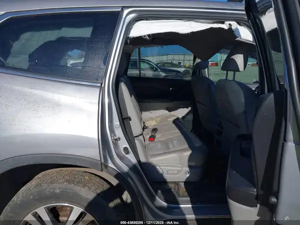 5FNYF5H50JB018564 2018 HONDA PILOT - Image 8