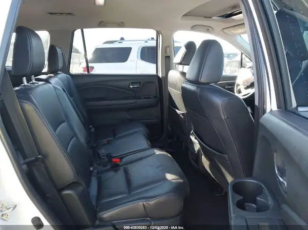 5FNYF5H51JB010490 2018 HONDA PILOT - Image 8