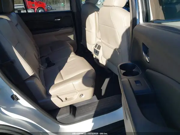 5FNYF5H52JB003578 2018 HONDA PILOT - Image 8