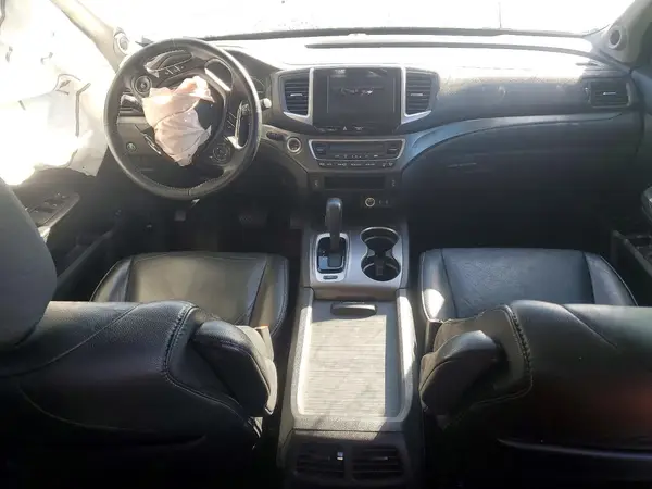 5FNYF5H52JB028657 2018 HONDA PILOT - Image 8