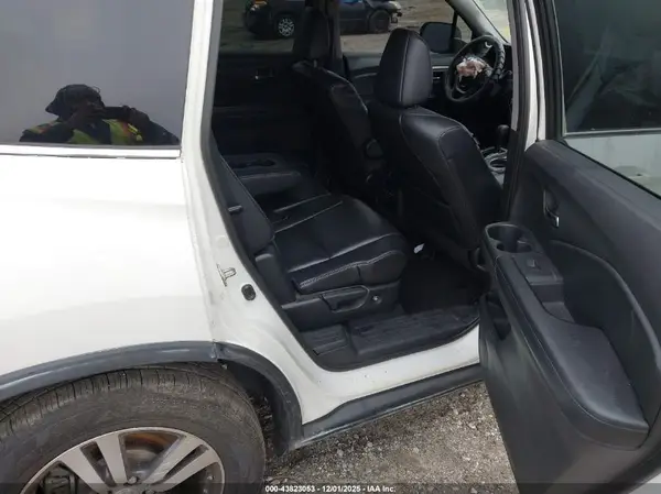 5FNYF5H53HB018469 2017 HONDA PILOT - Image 8