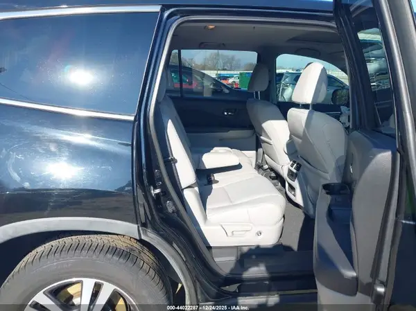 5FNYF5H53JB028845 2018 HONDA PILOT - Image 8