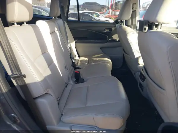 5FNYF5H54JB021838 2018 HONDA PILOT - Image 8
