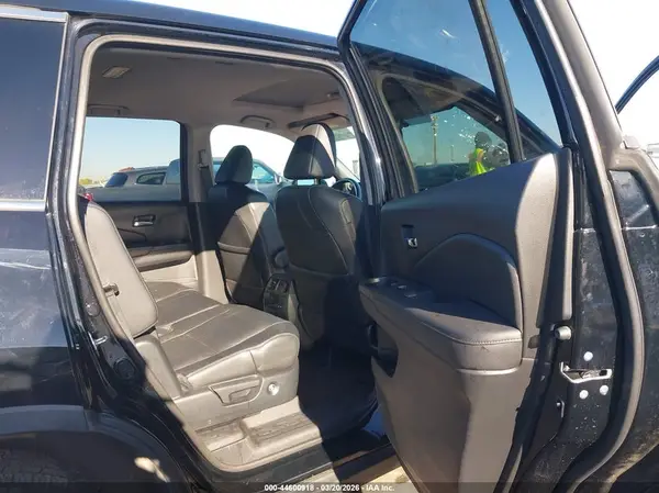 5FNYF5H54JB028921 2018 HONDA PILOT - Image 8