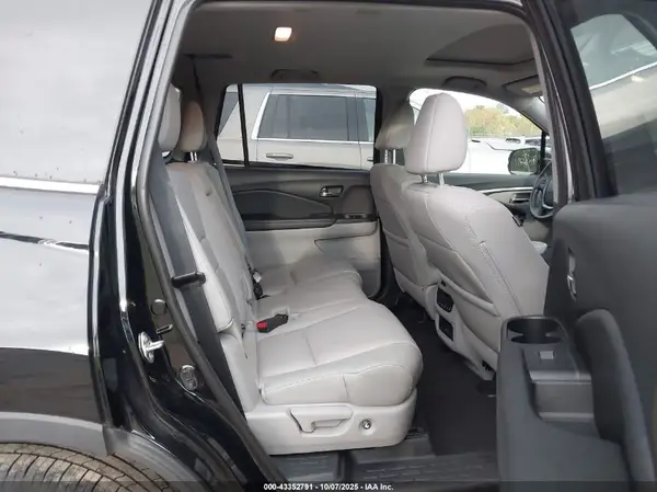 5FNYF5H56JB001641 2018 HONDA PILOT - Image 8