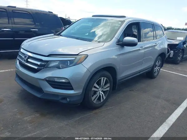 5FNYF5H56JB003955 2018 HONDA PILOT - Image 2