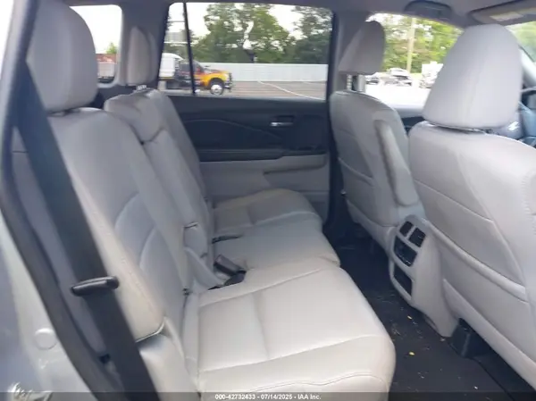 5FNYF5H56JB003955 2018 HONDA PILOT - Image 8