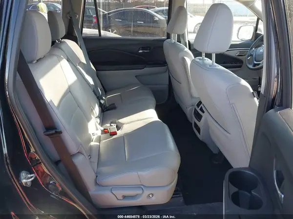 5FNYF5H56JB028824 2018 HONDA PILOT - Image 8