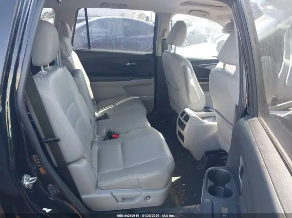 5FNYF5H57JB020781 2018 HONDA PILOT - Image 8