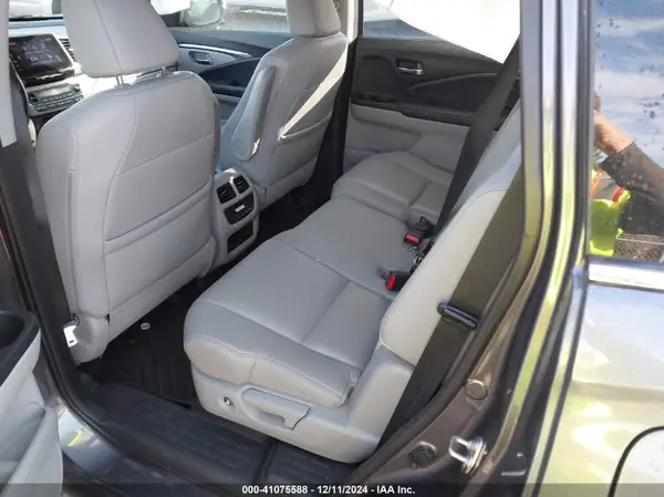 5FNYF5H57JB021882 2018 HONDA PILOT - Image 8