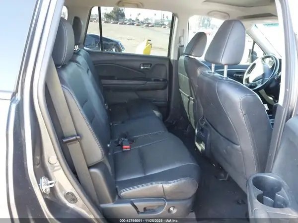 5FNYF5H59HB003992 2017 HONDA PILOT - Image 8