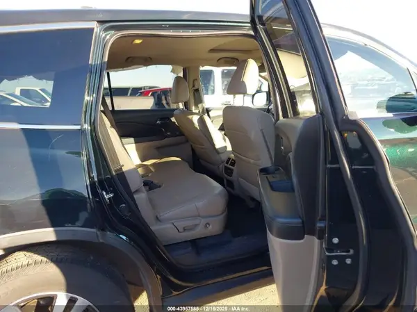 5FNYF5H59JB022483 2018 HONDA PILOT - Image 8